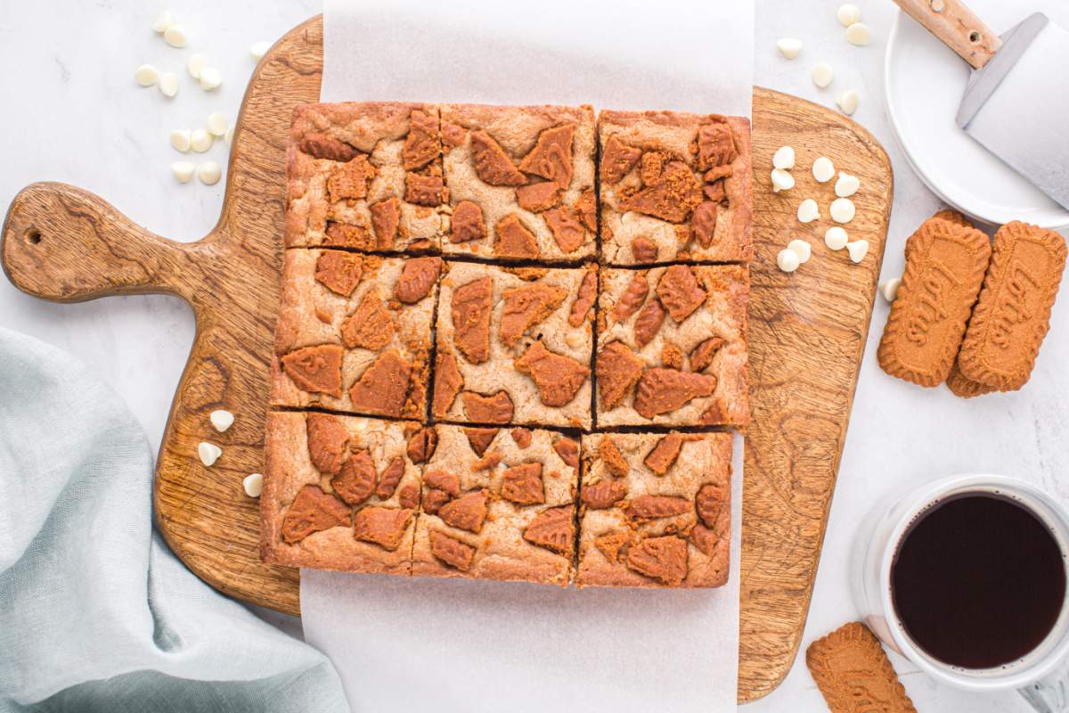 biscoff blondies cut into squares