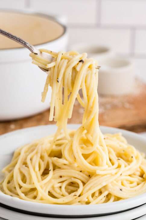 Cacio e Pepe on a plate with fork