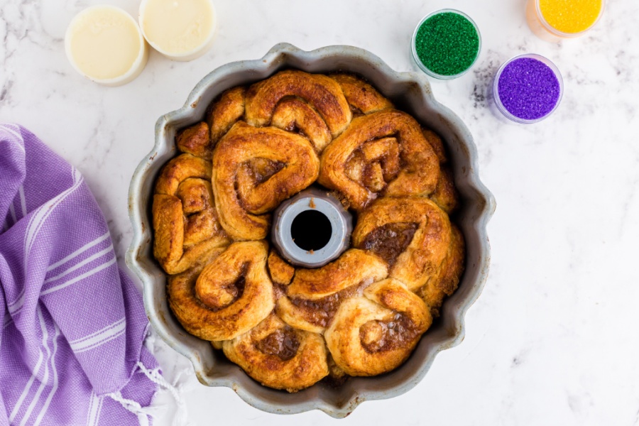 cooked cinnamon rolls in bundt pan