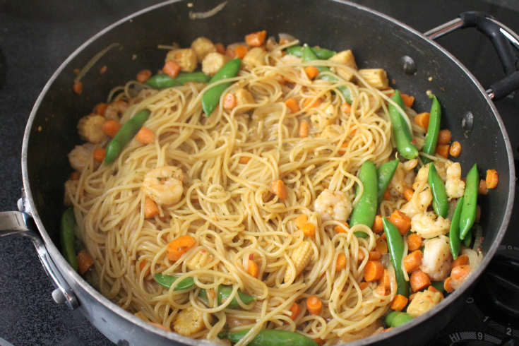 Honey Garlic Shrimp Lo Mein - Easy Honey Garlic Shrimp Lo Mein