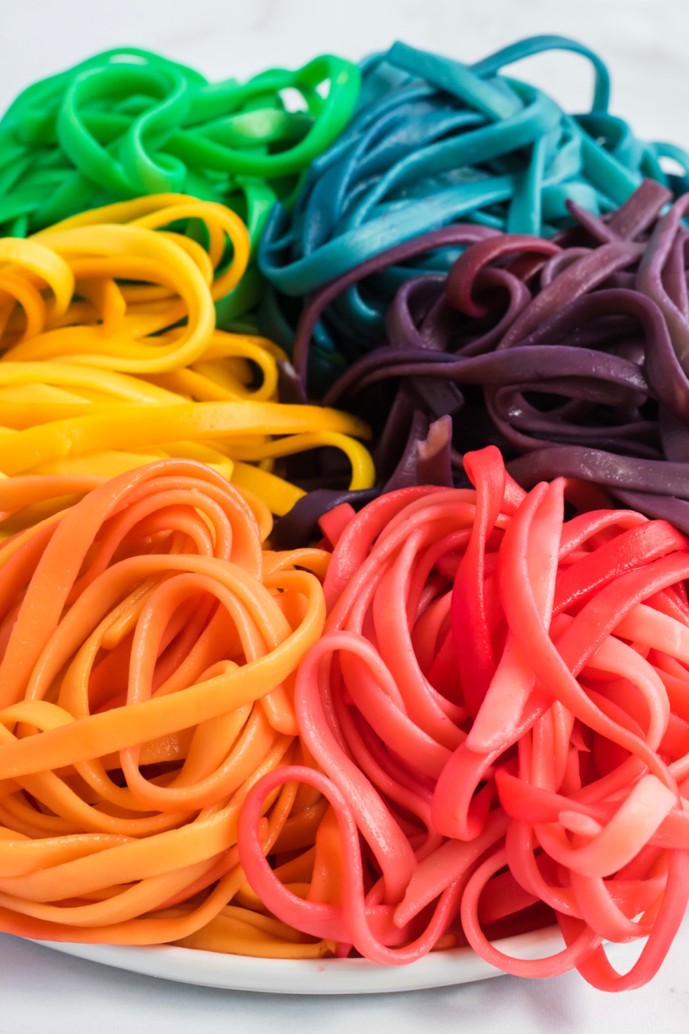 These colorful Rainbow Pasta Noodles turn any pasta dish into a real work of art. Even plain old spaghetti becomes magical! via @familyfresh