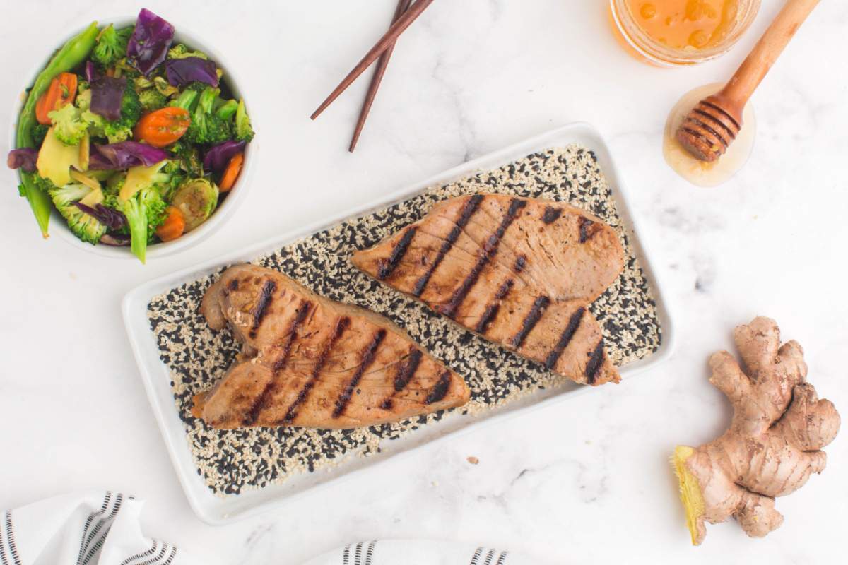 grilled tuna steaks in sesame seeds