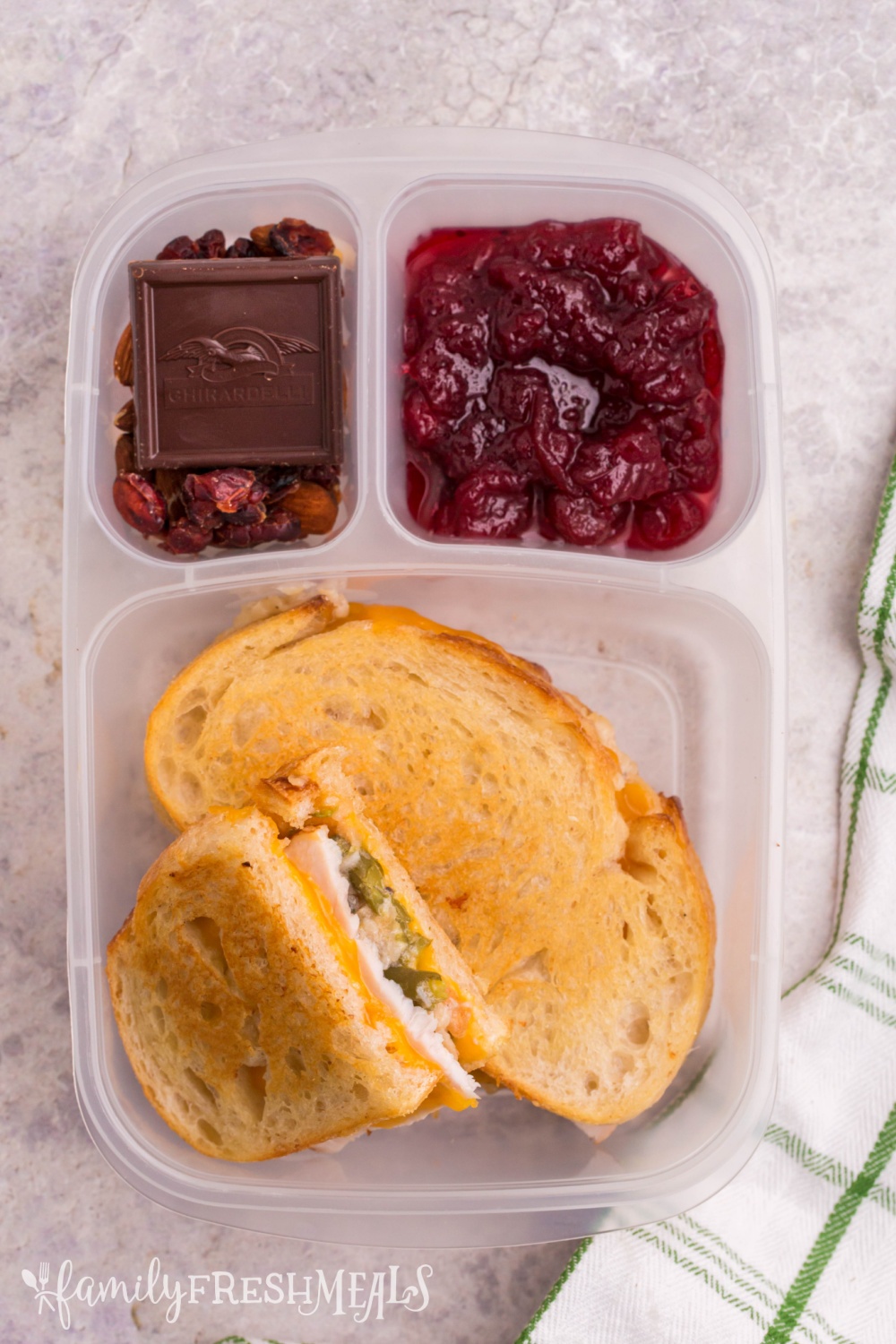 Rather than just serve up a rerun of Thanksgiving dinner, here are some new and fun Leftover Thanksgiving Food Lunchbox Ideas. via @familyfresh