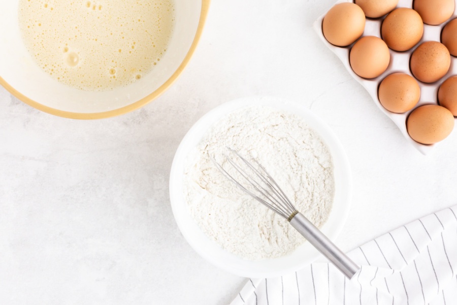 flour, pudding mix, baking powder, and salt in a mixing bowl